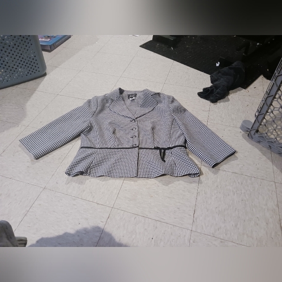 Sweet Suit Woman Houndstooth Blazer with Button-Down Closure – Size 16W - Picture 1 of 3